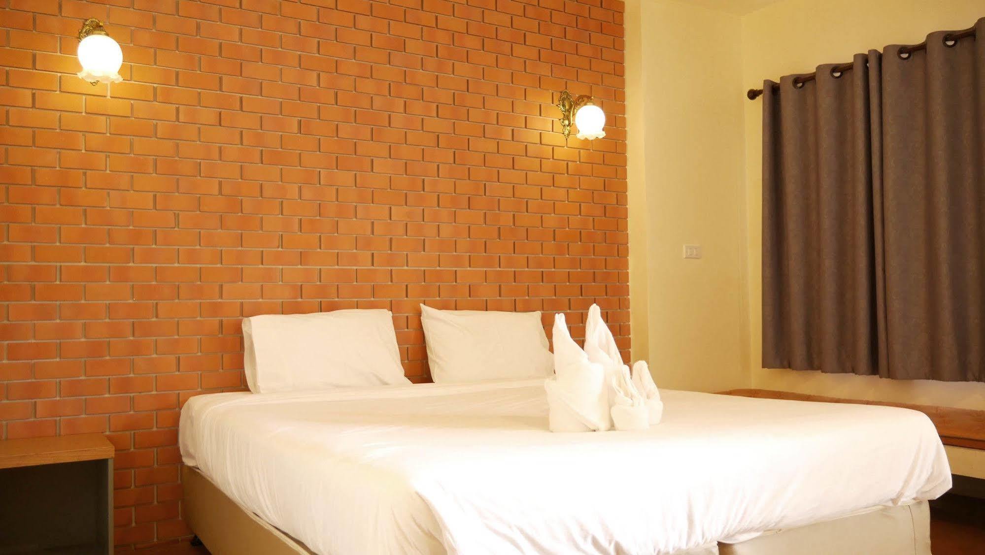 Wangpla Villa Resort Nakhon Sawan Extérieur photo