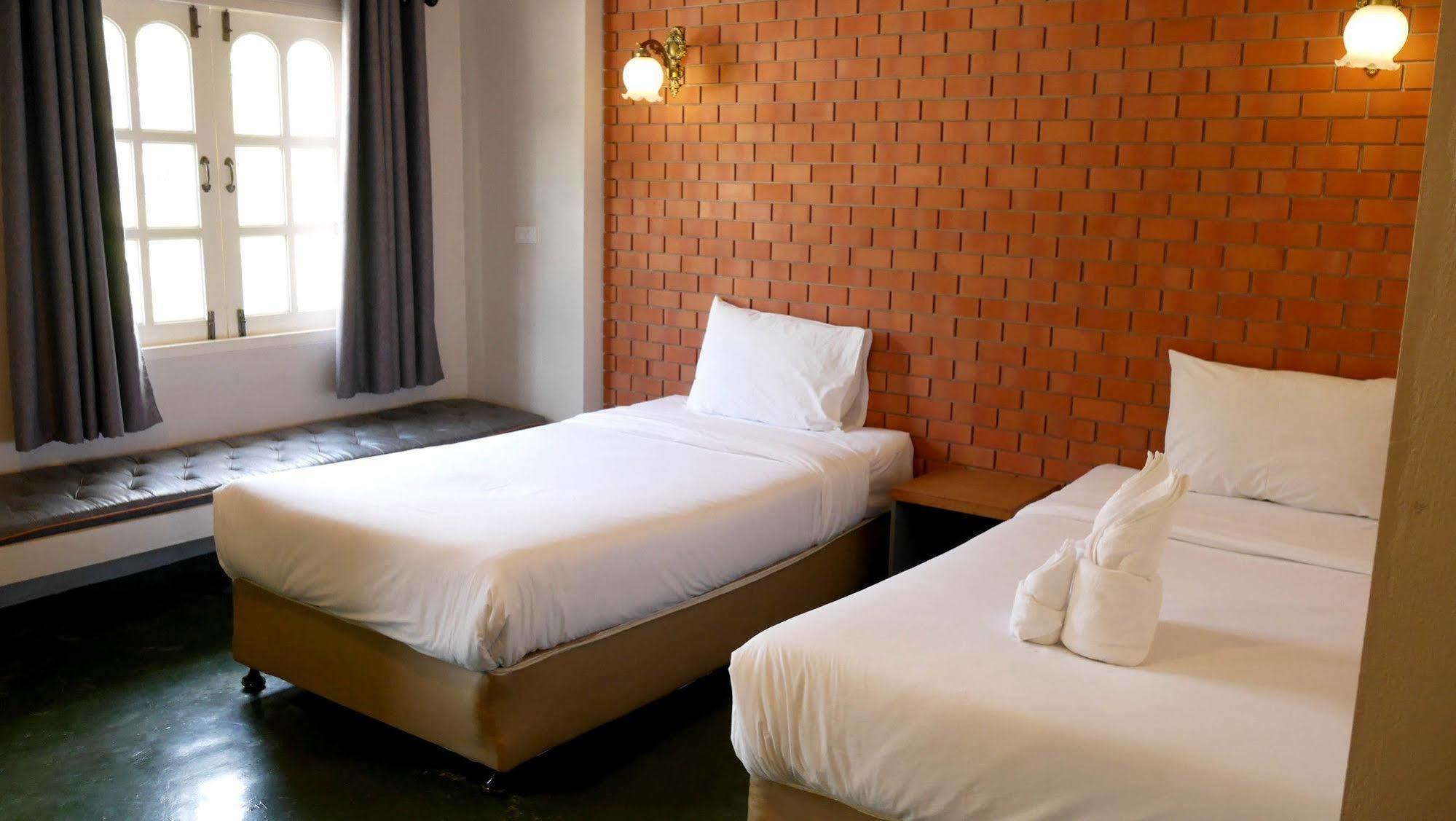Wangpla Villa Resort Nakhon Sawan Extérieur photo